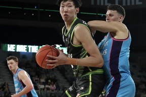 j9官网关于利物浦训练开放日，赛后外线爆发引欢呼，亚冠在即，医务组通报恢复的信息